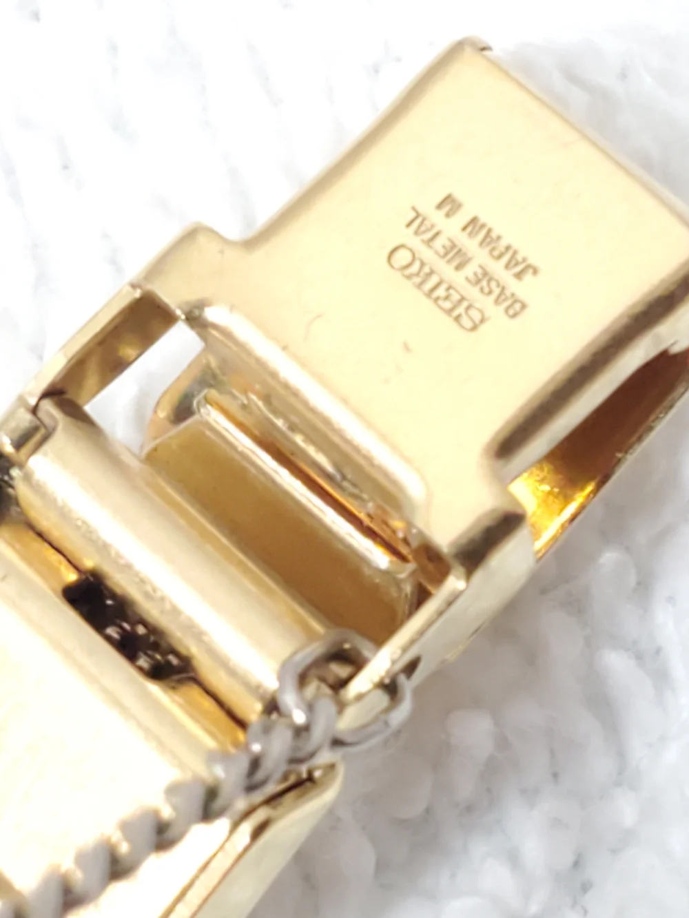 Vintage Seiko Women's Quartz Dress Gold Plated Tank Watch Mesh Band 1F20-5C00